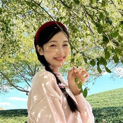 带剑女孩